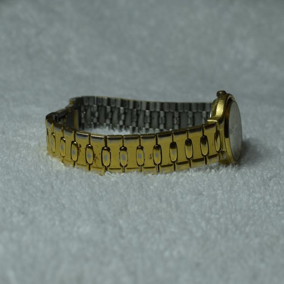 Vintage 1980s Bill Blass Gold Tone Quartz Watch main image 14